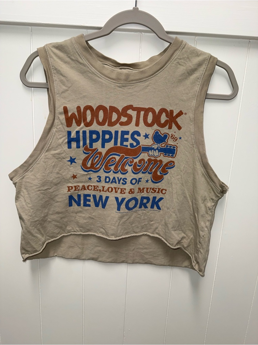 Woodstock Hippies Welcome Crop Tank TopWoodstock Hippies Welcome Cropped Muscle